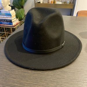 Black felt fedora